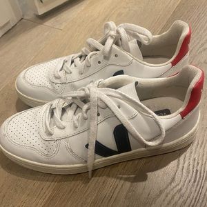 Veja V-10 Sneaker